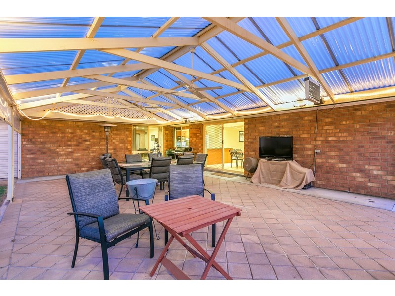 4 Cambridge Place, Clovelly Park SA 5042