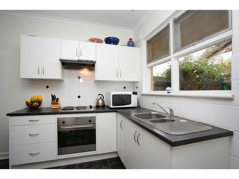 2/18 Pleasant Avenue, Glandore SA 5037