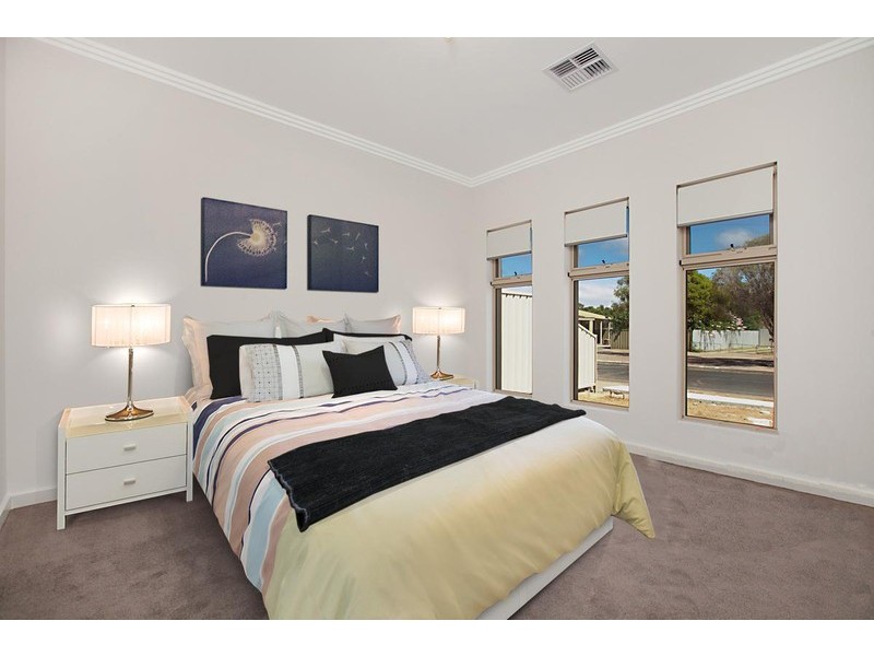 20 Parsons Grove, Park Holme SA 5043