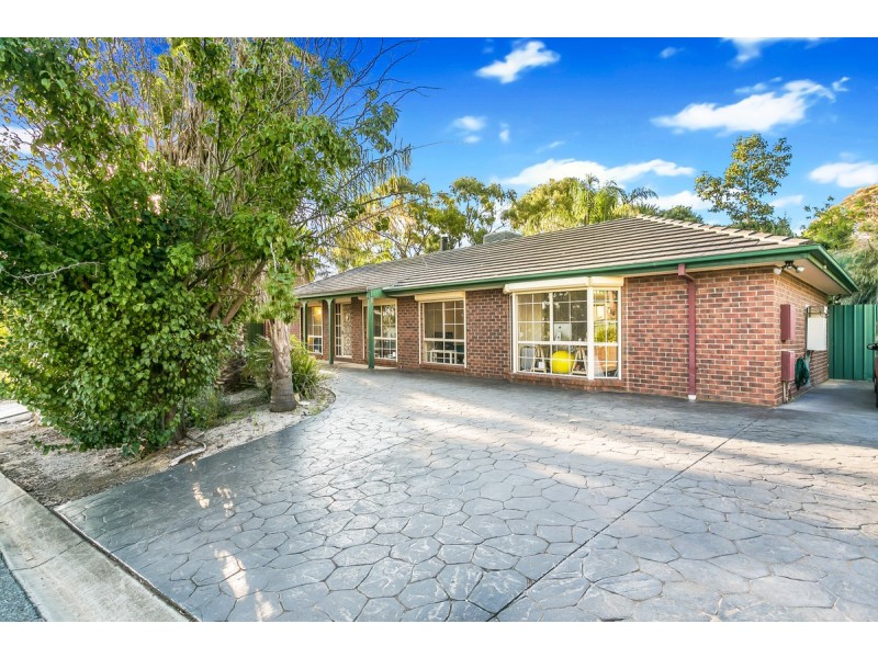 2 Cranbourne Drive, O’halloran Hill SA 5158