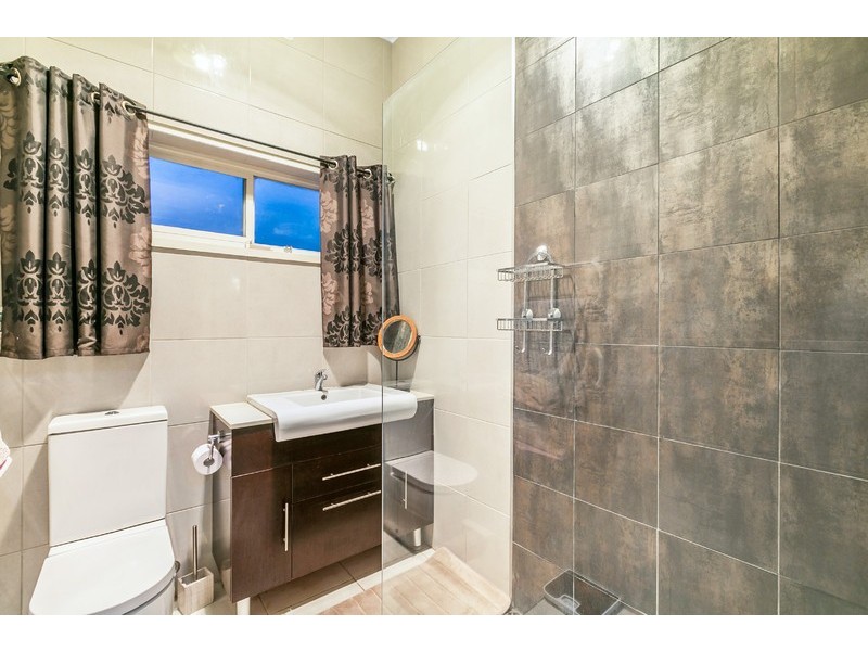 31 Glengyle Terrace, Glandore SA 5037