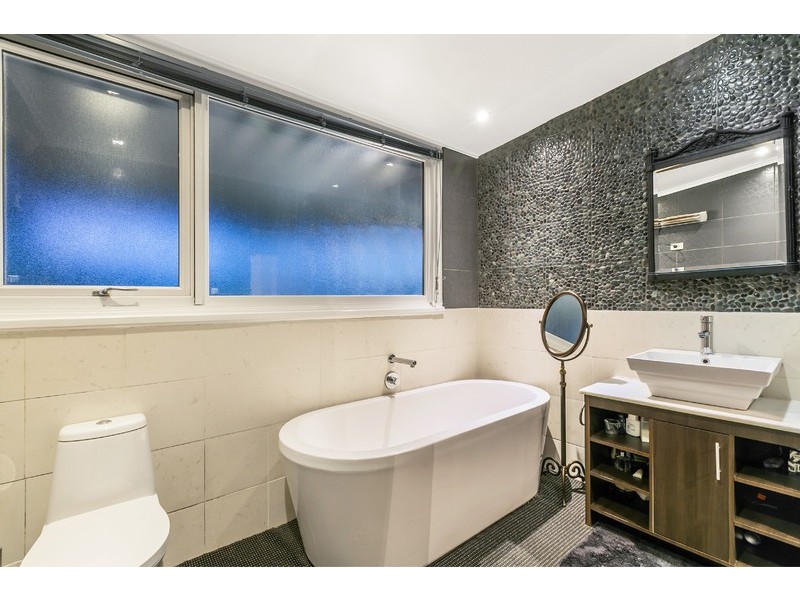 31 Glengyle Terrace, Glandore SA 5037