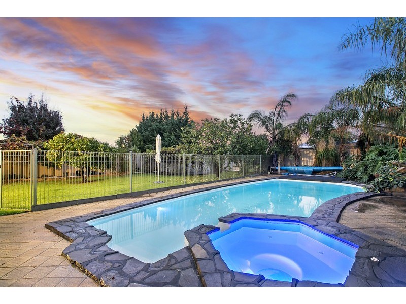 31 Glengyle Terrace, Glandore SA 5037