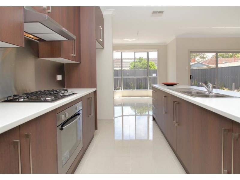 18 Thorne Crescent, Mitchell Park SA 5043