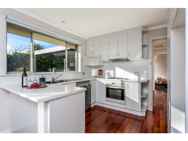 15 Taeping Street, Hallett Cove SA 5158