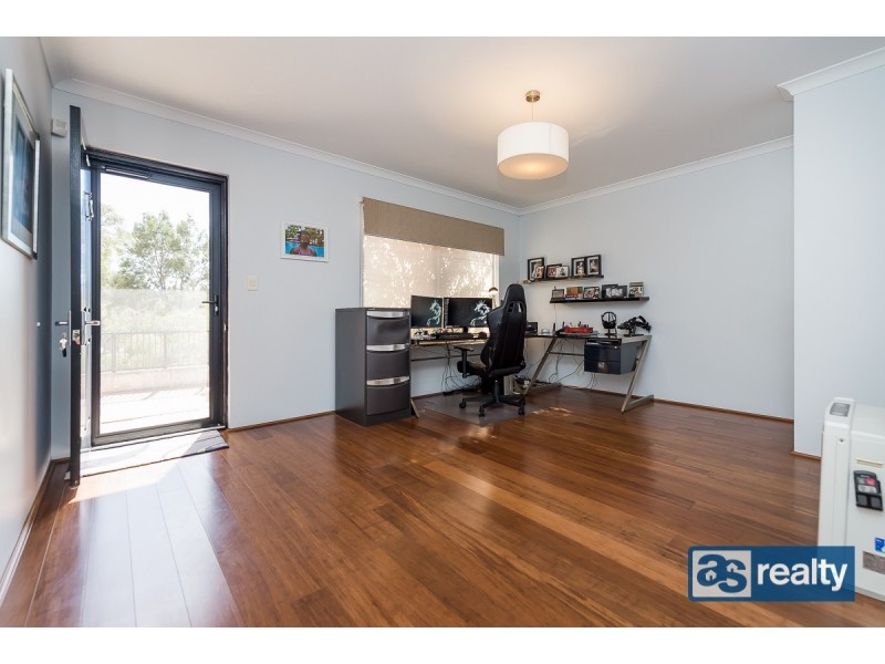 19 McKimmie St, Embleton WA 6062