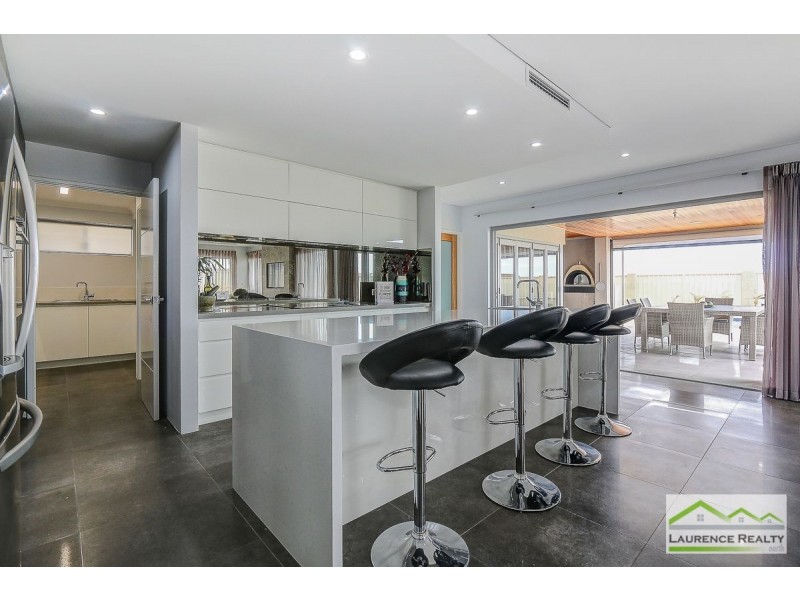 11 Seafarer Way, Jindalee WA 6036