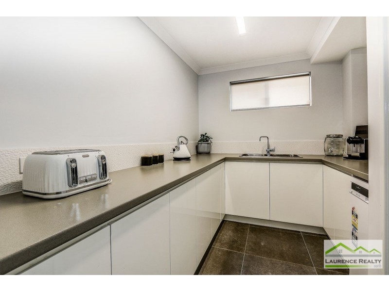 11 Seafarer Way, Jindalee WA 6036