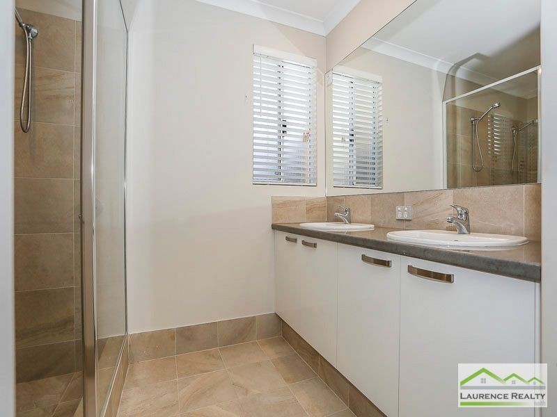 10 Cosmia Grove, Jindalee WA 6036