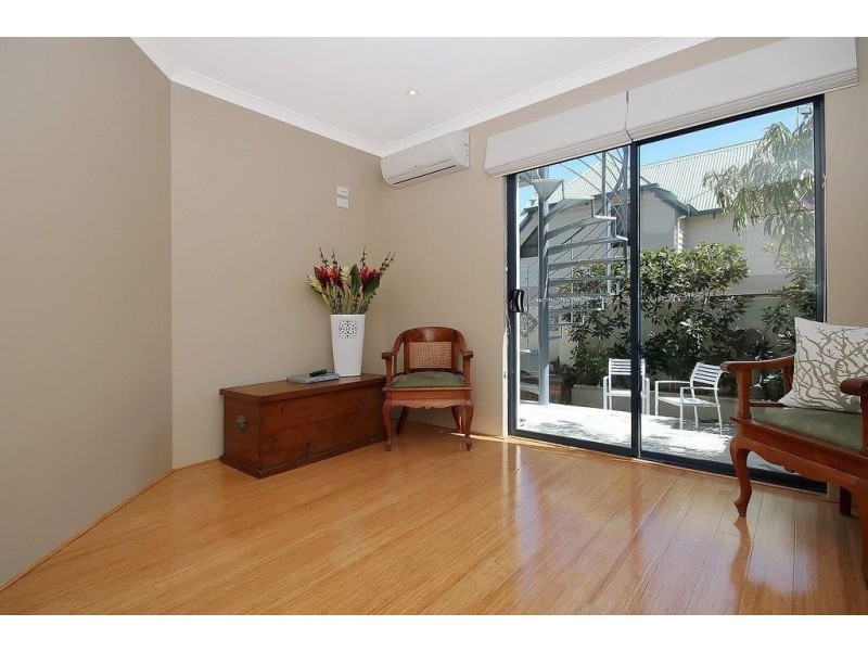 27 Toulon Circle, Mindarie WA 6030