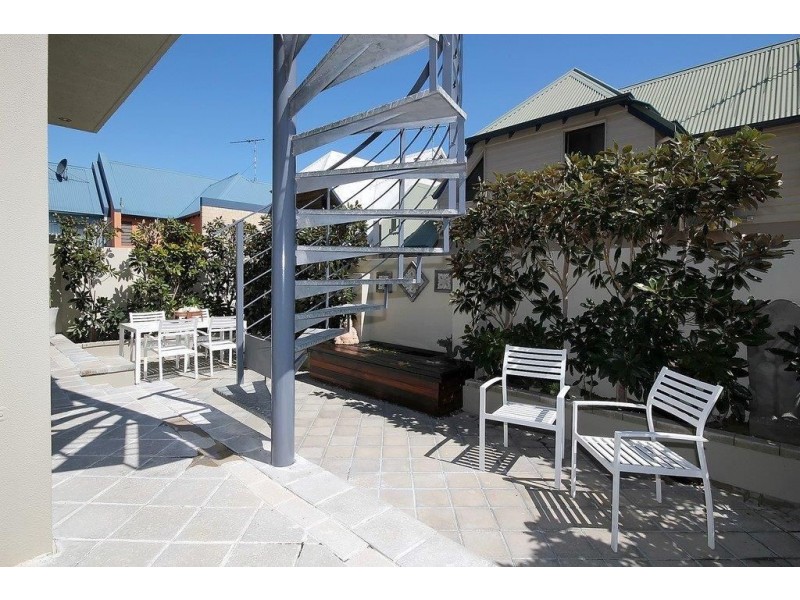 27 Toulon Circle, Mindarie WA 6030