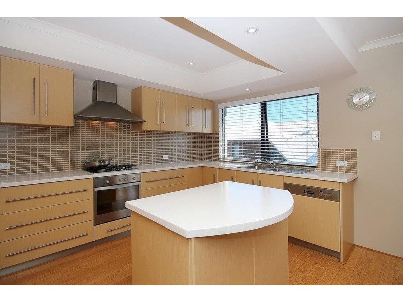 27 Toulon Circle, Mindarie WA 6030