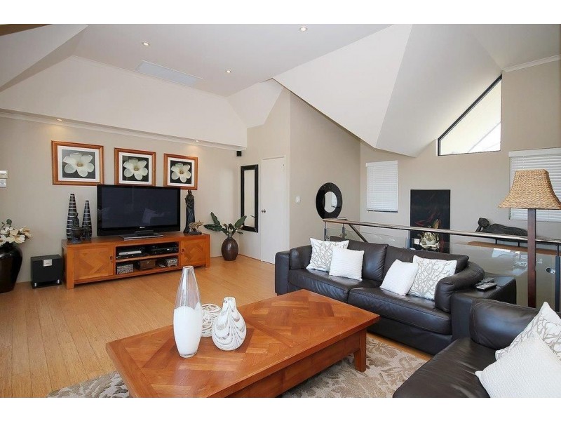 27 Toulon Circle, Mindarie WA 6030