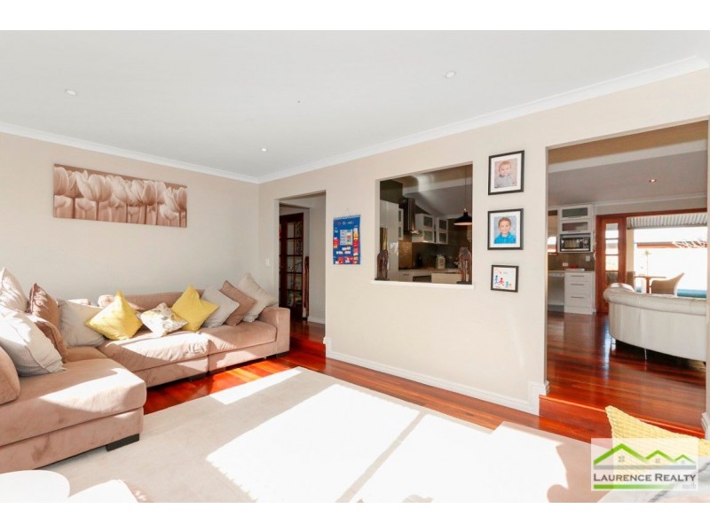 33 Rothesay Heights, Mindarie WA 6030