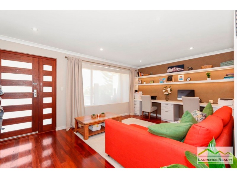 33 Rothesay Heights, Mindarie WA 6030