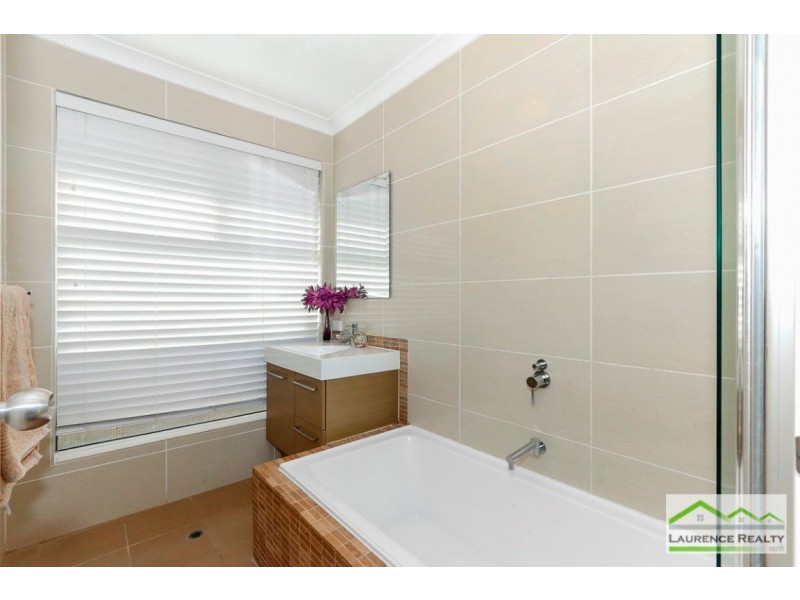 33 Rothesay Heights, Mindarie WA 6030