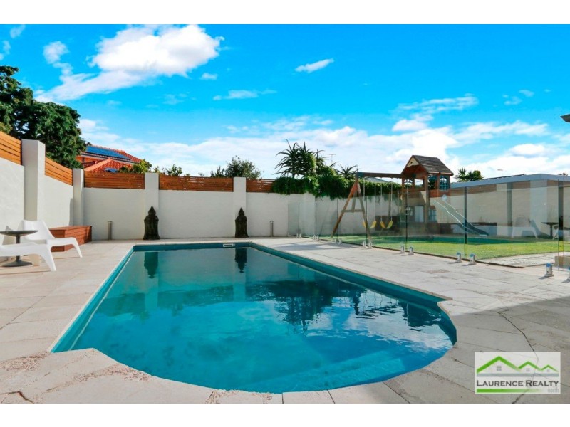 33 Rothesay Heights, Mindarie WA 6030