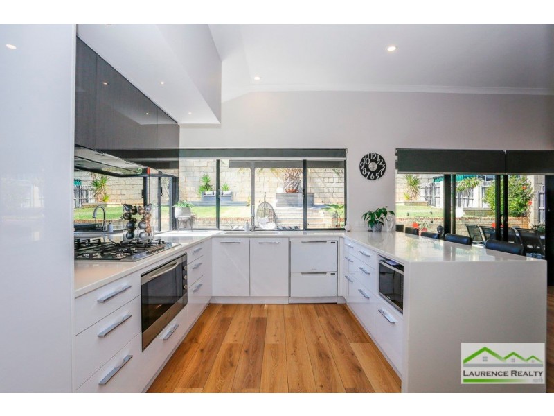 10 Lena Pass, Mindarie WA 6030