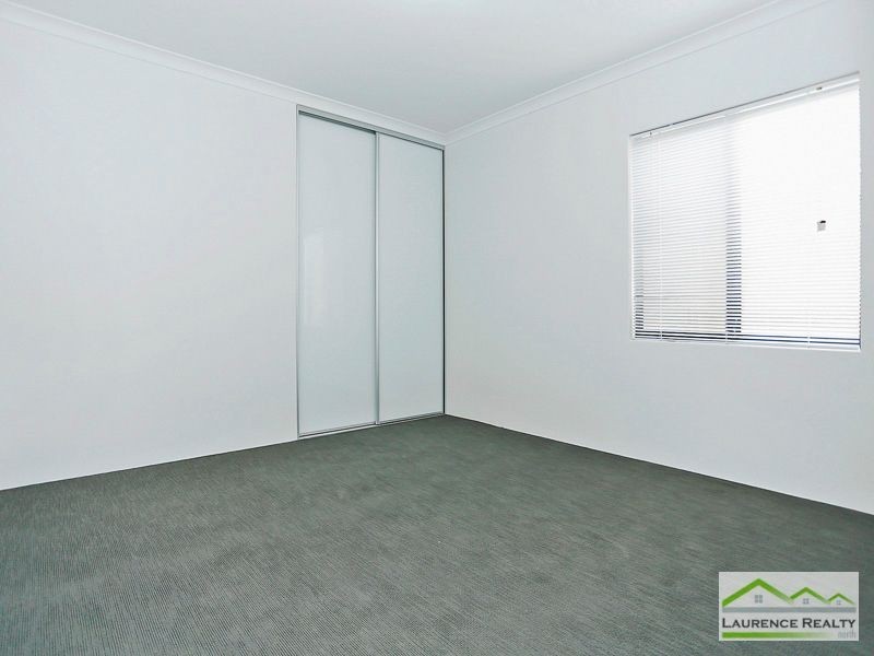 13/2 Fowey Loop, Mindarie WA 6030