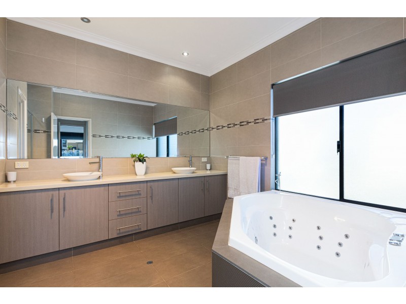 2 Itea Place, Mindarie WA 6030