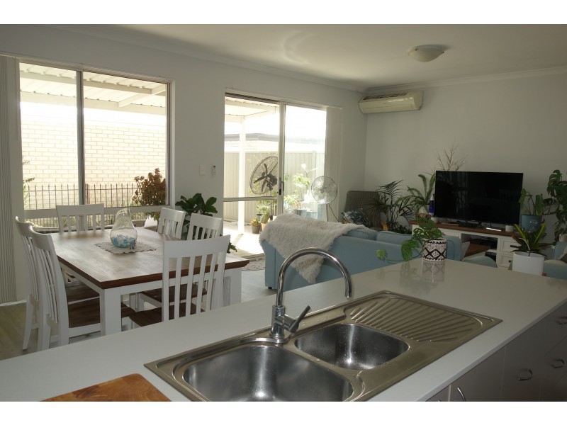 8 Sepia Way, Eglinton WA 6034