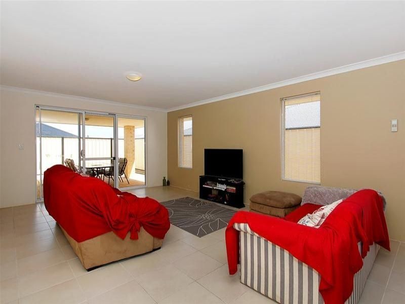 11 Las Ramblas Circle, Clarkson WA 6030