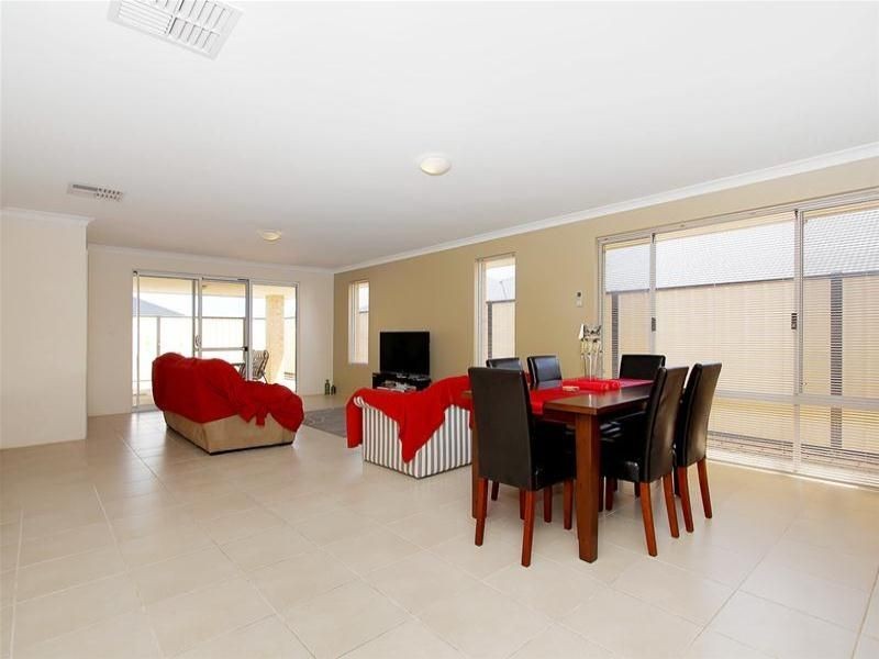 11 Las Ramblas Circle, Clarkson WA 6030
