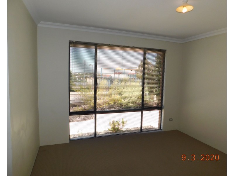 17 Cockleshell Brace, Jindalee WA 6036
