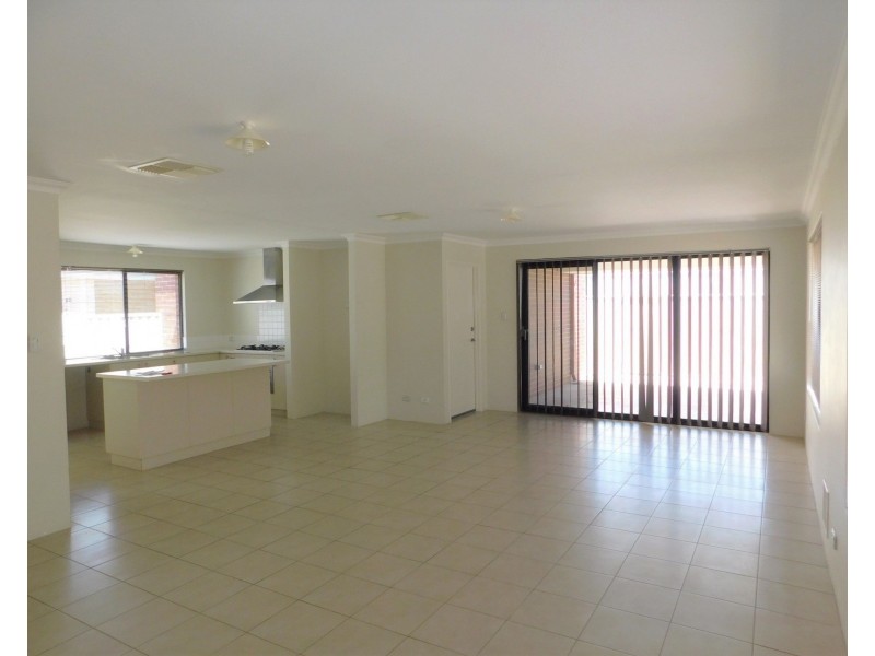 17 Cockleshell Brace, Jindalee WA 6036