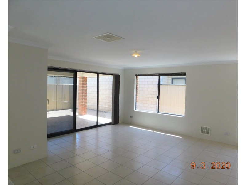 17 Cockleshell Brace, Jindalee WA 6036