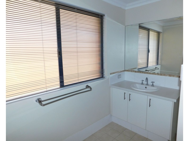 17 Cockleshell Brace, Jindalee WA 6036