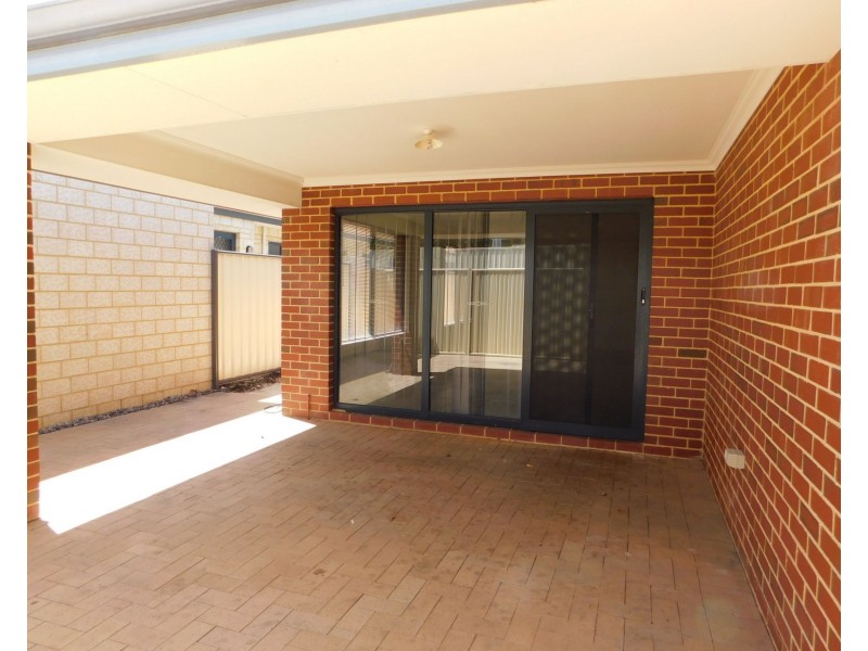 17 Cockleshell Brace, Jindalee WA 6036