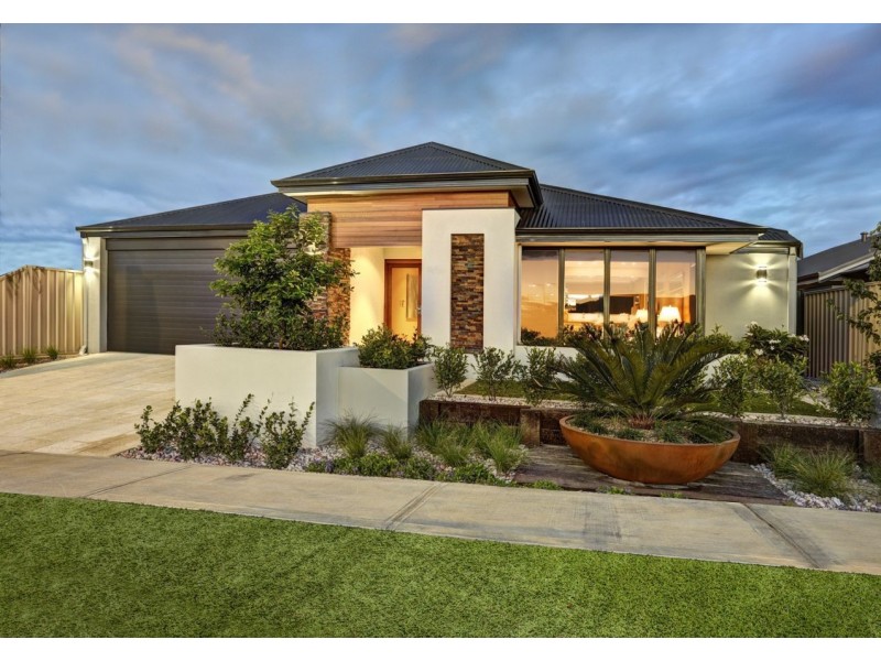 25 Newmarket Parade, Butler WA 6036