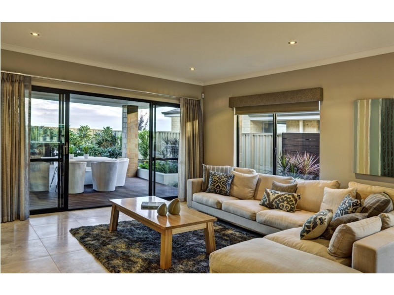 25 Newmarket Parade, Butler WA 6036