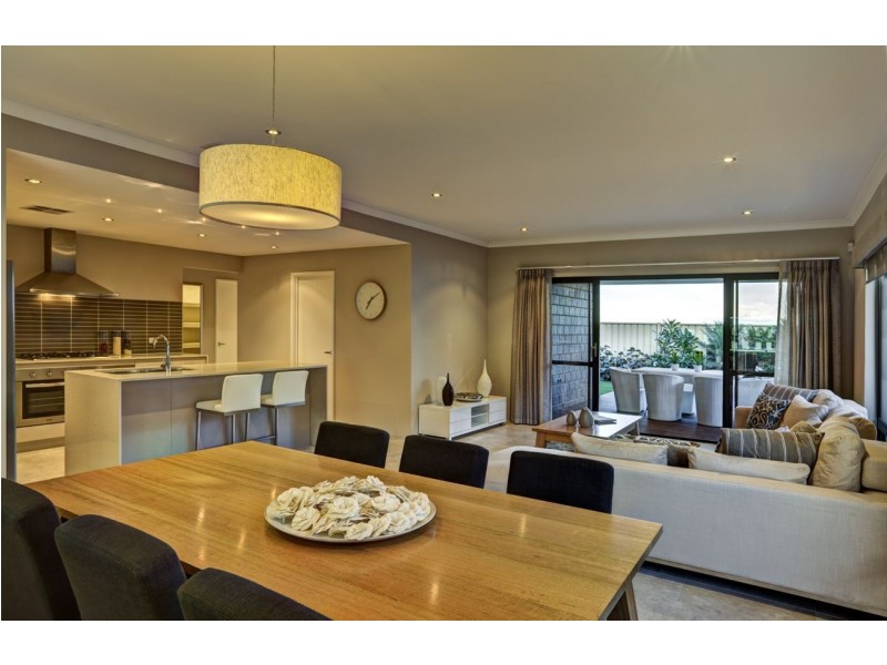 25 Newmarket Parade, Butler WA 6036