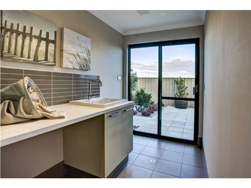 25 Newmarket Parade, Butler WA 6036