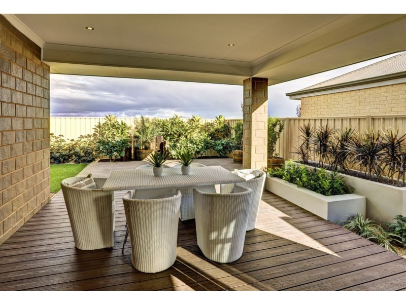 25 Newmarket Parade, Butler WA 6036