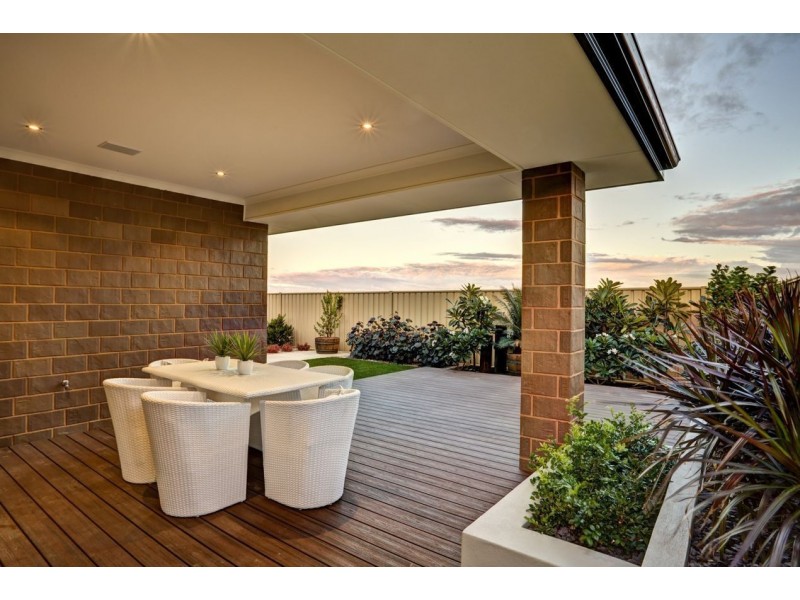 25 Newmarket Parade, Butler WA 6036