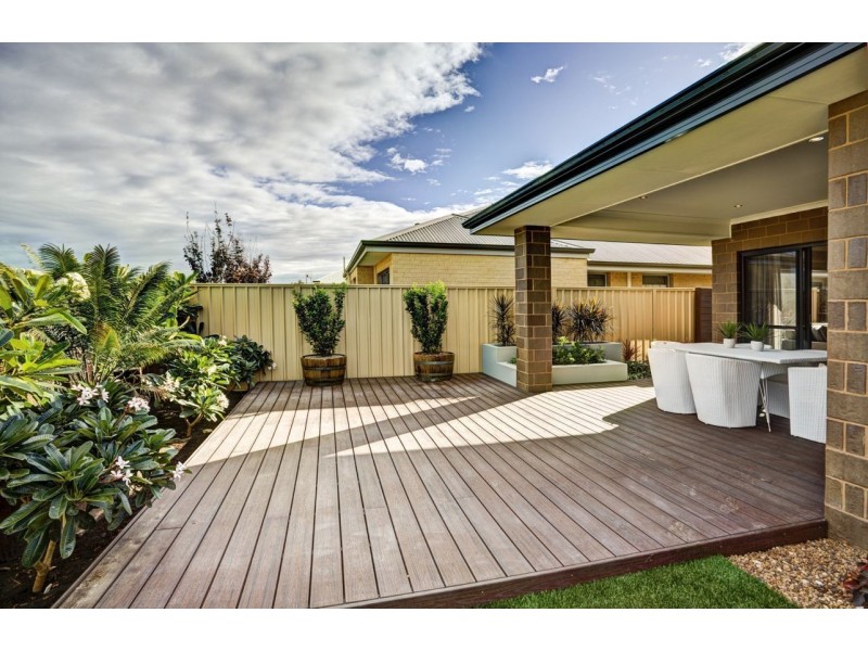 25 Newmarket Parade, Butler WA 6036