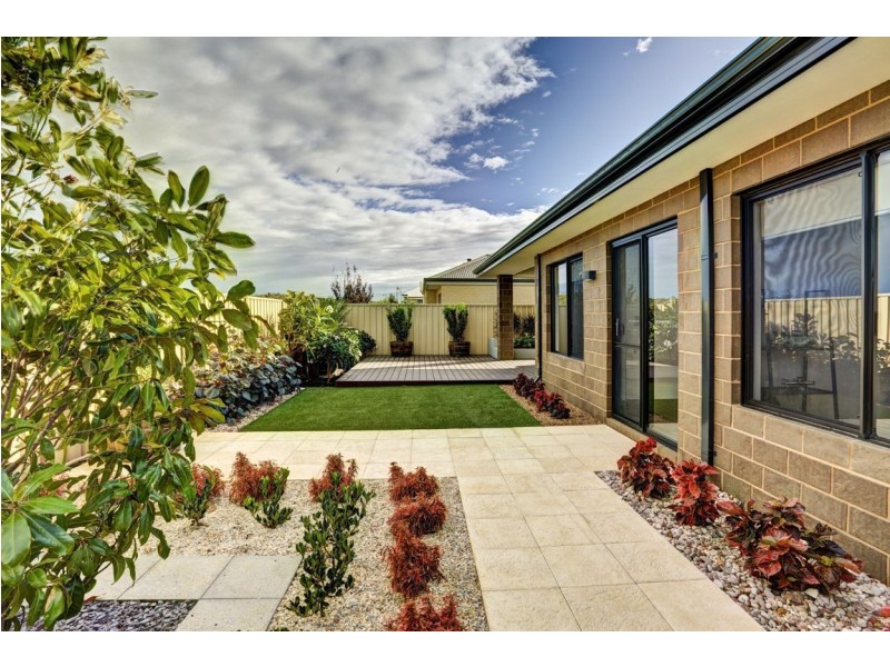 25 Newmarket Parade, Butler WA 6036