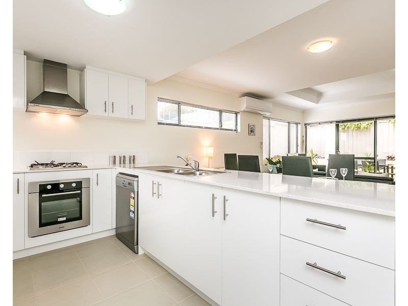 15/2 Fowey Loop, Mindarie WA 6030