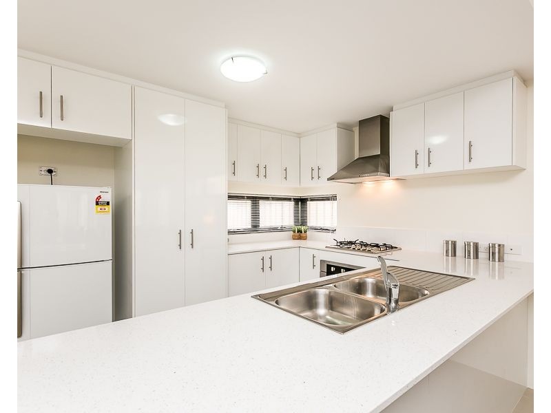 15/2 Fowey Loop, Mindarie WA 6030