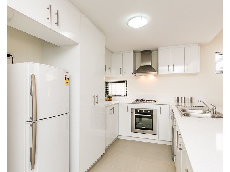 15/2 Fowey Loop, Mindarie WA 6030