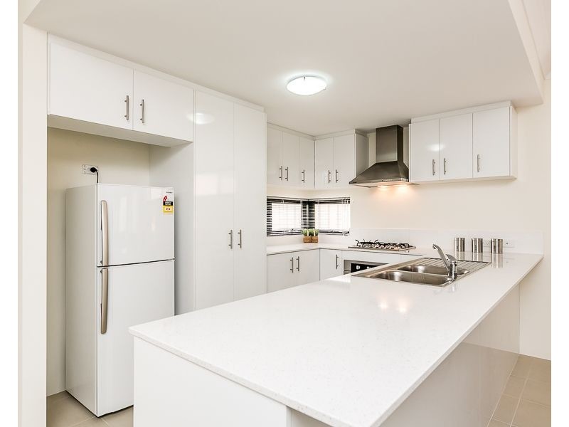 15/2 Fowey Loop, Mindarie WA 6030