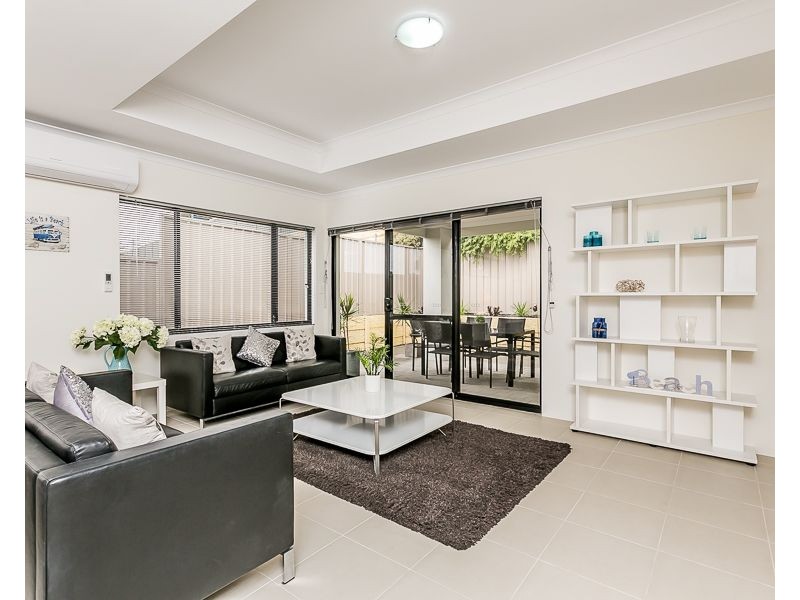 15/2 Fowey Loop, Mindarie WA 6030