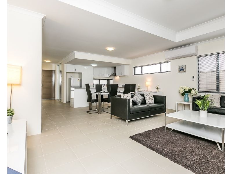 15/2 Fowey Loop, Mindarie WA 6030