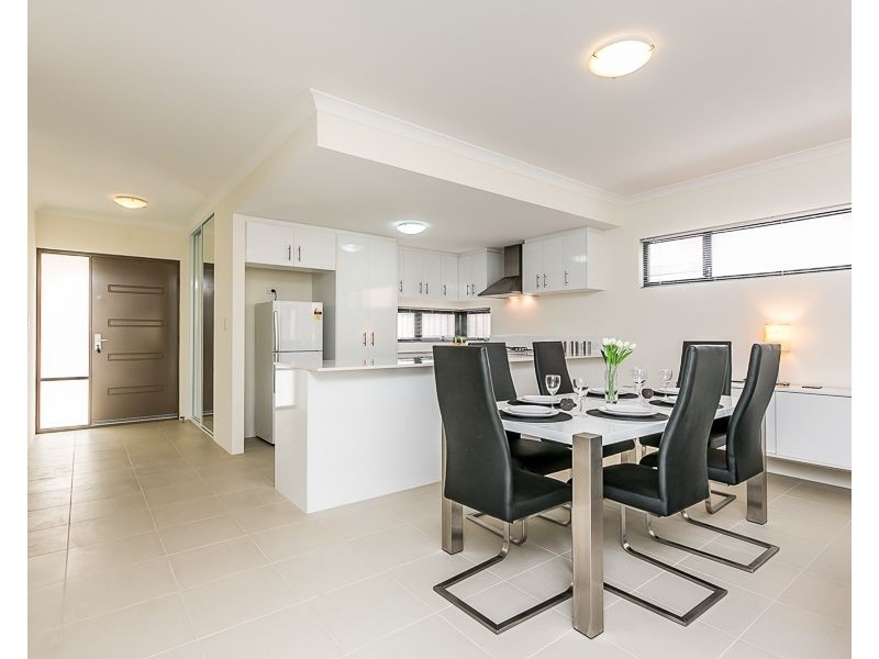 15/2 Fowey Loop, Mindarie WA 6030