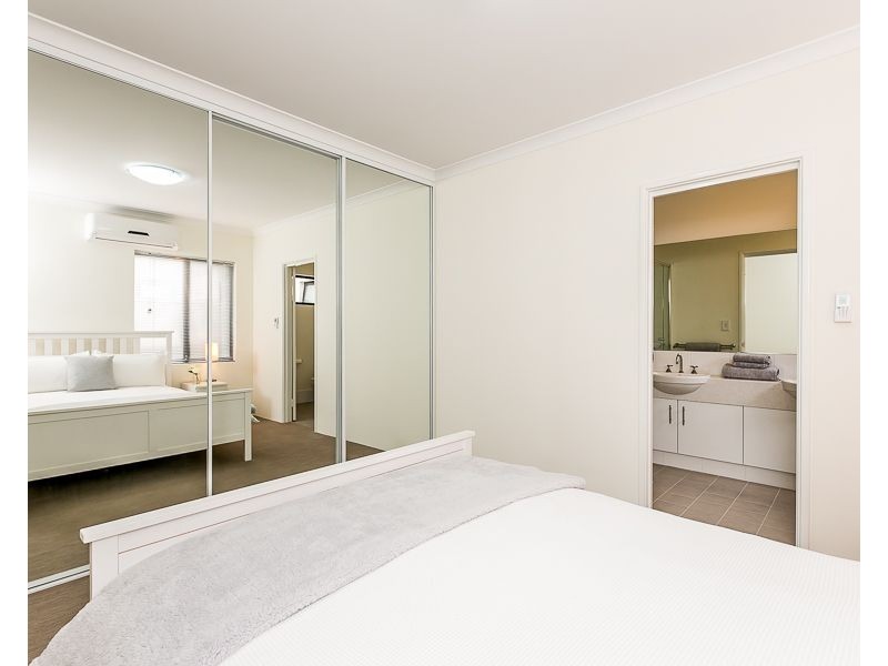 15/2 Fowey Loop, Mindarie WA 6030