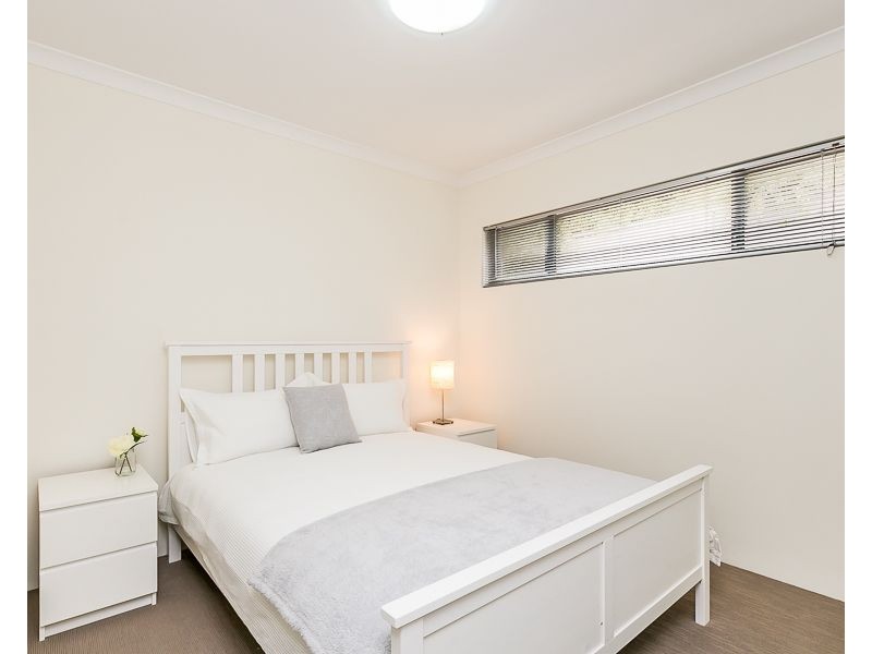 15/2 Fowey Loop, Mindarie WA 6030