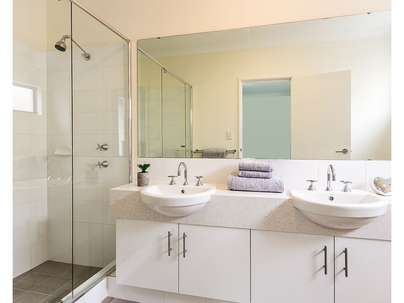 15/2 Fowey Loop, Mindarie WA 6030